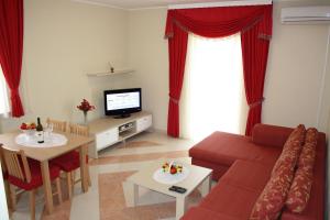 a living room with a couch and a table at Ferienhaus Dakovic in Poreč