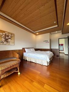 Postel nebo postele na pokoji v ubytování Cingjing Four Seasons B&B