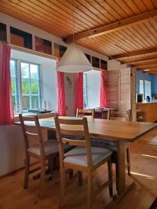 Fotografia z galérie ubytovania Charming Farmhouse With Room For 8 v destinácii Søllested