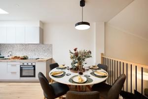 a kitchen and dining room with a table and chairs at The Brass Bear in Darlinghurst in Sydney