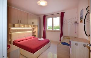 Kuchyň nebo kuchyňský kout v ubytování Cozy Apartment In Scarlino
