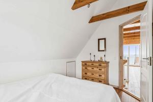 Ένα ή περισσότερα κρεβάτια σε δωμάτιο στο Luxury Holiday Home With Sea View