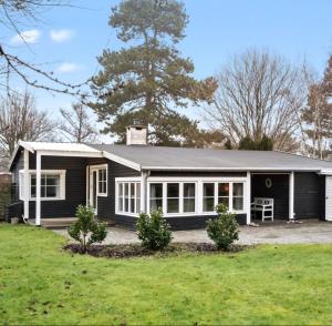 ジルレジェにあるCharming 3-Bedroom Summerhouse With A Big Gardenのギャラリーの写真