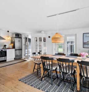 ジルレジェにあるCharming 3-Bedroom Summerhouse With A Big Gardenのギャラリーの写真