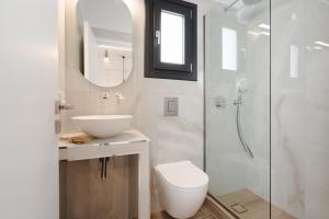 Ένα μπάνιο στο Naxos Balcony Apartments +55 φωτογραφίες