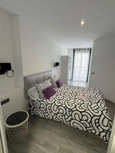 A bed or beds in a room at Edificio Resort Gran8Nerja