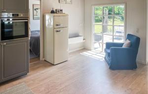 Η κουζίνα ή μικρή κουζίνα στο 3 Bedroom Pet Friendly Home In Vig