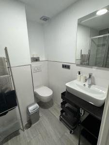 A bathroom at Edificio Resort Gran8Nerja