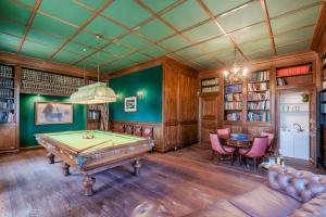 Τραπέζι μπιλιάρδου στο VILLA LA CICALIERA 10, Emma Villas