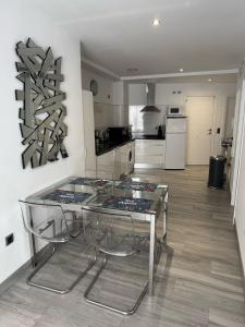 A kitchen or kitchenette at Edificio Resort Gran8Nerja
