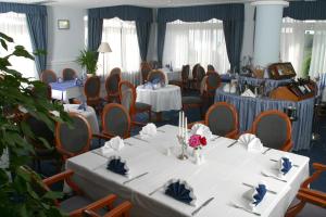 Restoran või mõni muu söögikoht majutusasutuses Hotel Rosina +37 fotot