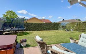 Zahrada ubytování 3 Bedroom Gorgeous Home In Simrishamn