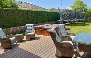Posezení v ubytování 3 Bedroom Gorgeous Home In Simrishamn