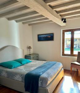 Ένα ή περισσότερα κρεβάτια σε δωμάτιο στο Traditional House With Pool Near Armagnac +17 φωτογραφίες