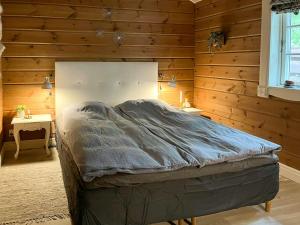 En eller flere senge i et værelse på Traditional Viking House Near Rågeleje Beach