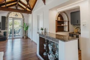 an open kitchen with a island with a counter top at Villazart in Porto Germeno