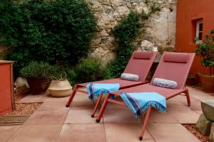 Χώρος καθιστικού στο Charming Riverside House In Medieval Village