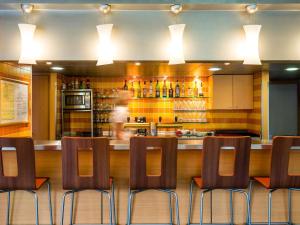 Lounge nebo bar v ubytování ibis Bourg en Bresse