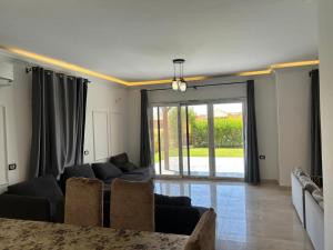アインソフナにあるفيلا في ماونتن فيو العين السخنة VIP Villa in Mountain View Sokhna Families Onlyのギャラリーの写真