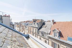 a view from the roof of a building at Studio zen JD54#1 in Reims