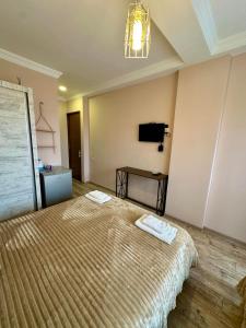 Voodi või voodid majutusasutuse Hotel Crown toas