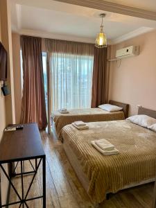 Postel nebo postele na pokoji v ubytování Hotel Crown