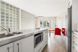 Gallery image of Waterfront 2 Bed, 2 Bath & Pool in Paihia +9 photos