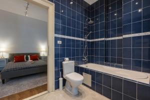 Ένα μπάνιο στο #Hidden Central Nest with Terrace +29 φωτογραφίες