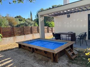 Πινγκ πονγκ στο Villa Phi ή εκεί κοντά