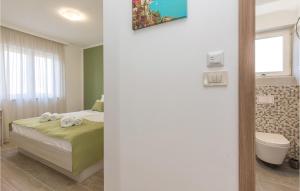 Ένα μπάνιο στο Stunning Apartment In Kostrena +4 φωτογραφίες