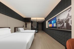 Postel nebo postele na pokoji v ubytování Tiangang MYFEEL Hotel Cicheng Branch