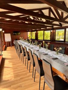 a long dining room with a long table and chairs at Kateryna in Polyana