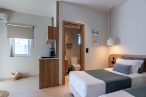 Posteľ alebo postele v izbe v ubytovaní Psaras Apartments