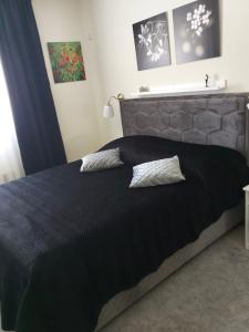Ein Bett oder Betten in einem Zimmer der Unterkunft Apartmani Merica