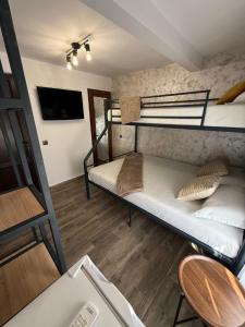 Ένα ή περισσότερα κρεβάτια σε δωμάτιο στο Vila lydia Costinesti +6 φωτογραφίες