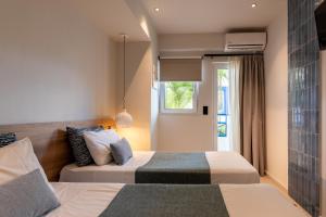 Postel nebo postele na pokoji v ubytování Psaras Apartments