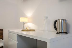 Luxury Accommodation Marino tesisinde mutfak veya mini mutfak