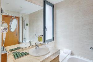 Un baño de Sercotel Cornellà Barcelona
