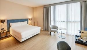 Cama o camas de una habitación en Sercotel Cornellà Barcelona