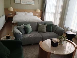 Area soggiorno di Chengdu Flowing Strings peninsula boutique hotel-Near the Sichuan Cuisine Museum