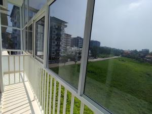卡卡纳德Hotel The Mountmist的从房子的阳台看到的景色