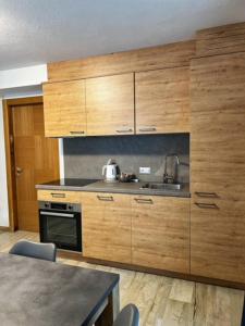 Kuchyňa alebo kuchynka v ubytovaní Residence Raethia tra Bormio e Livigno