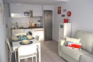 A kitchen or kitchenette at Elegant apartment next to the sea!