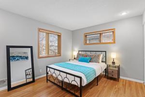 a bedroom with a large bed and a mirror at Emerson House in Minneapolis