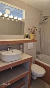 Ένα μπάνιο στο Maison vue mer, terraces, parking, proche port, climatisation +28 φωτογραφίες