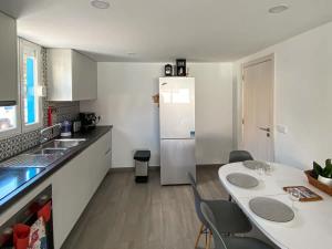 Kuchyň nebo kuchyňský kout v ubytování West Country House + 16 fotografií