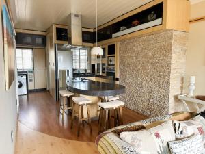 Η κουζίνα ή μικρή κουζίνα στο Seaside Gem Swakopmund Your Perfect Coastal Retreat