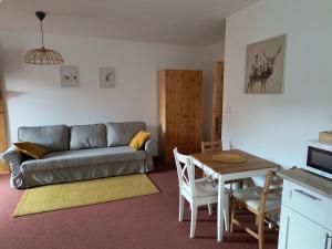 a living room with a couch and a table at Penzion Henke in Srbská Kamenice