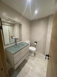 Ένα μπάνιο στο Precioso apartamento luminoso con terraza +10 φωτογραφίες