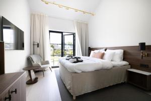 Letto o letti in una camera di Gränsö Slott Hotel & Spa